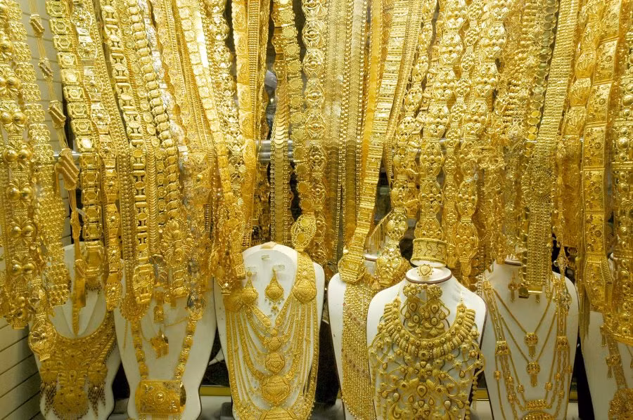Khu chợ chuyên bán vàng và các kim loại quý bao gồm kim cương, platinum, bạc và được chính quyền quản lý nghiêm ngặt về chất lượng của tất cả các loại hàng hóa.