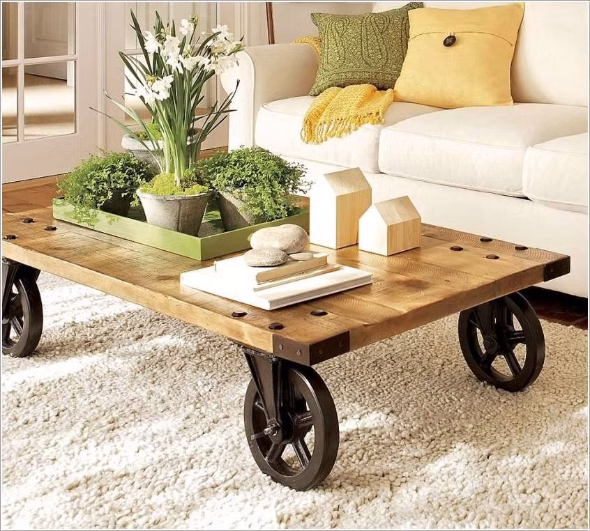 Bộ bàn ghế độc đáo với những chiếc bánh xe lăn.