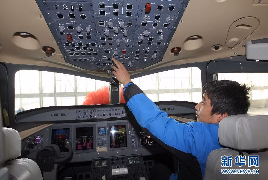 COMAC cho biết, 19 hãng hàng không đã đặt mua hơn 30 chiếc máy bay đặc biệt này, bao gồm cả Cộng hòa Congo đặt mua 3 chiếc. Tuy nhiên, ARJ21 không được Cục quản lý Hàng không Liên bang Mỹ cấp chứng nhận cho phép hoạt động trên vùng trời Mỹ.