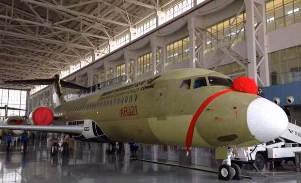 ARJ21 là loại máy bay phản lực chở khách đường ngắn đầu tiên do Trung Quốc tự chủ nghiên cứu thiết kế và chế tạo hoàn toàn dựa trên tiêu chuẩn bay quốc tế.