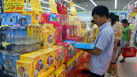 Mỹ phẩm: Kem dưỡng da, dầu gội, sữa tắm, nước hoa...là những món quà 20/11 khá ý nghĩa được khá nhiều người ưa chuộng. Đặc biệt, mỗi dịp 20/11 đến, các hãng hóa mỹ phẩm luôn tung ra những combo quà tặng khá độc đáo, bắt mắt và phù hợp túi tiền.