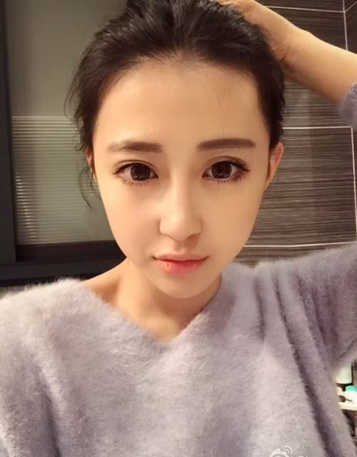 Nụ cười ngọt ngào và vẻ rạng rỡ trẻ trung của Luna Xuan mê mẩn nhiều chàng trai.