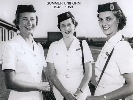 Đồng phục mùa hè của các tiếp viên Qantas giai đoạn 1948-1959.