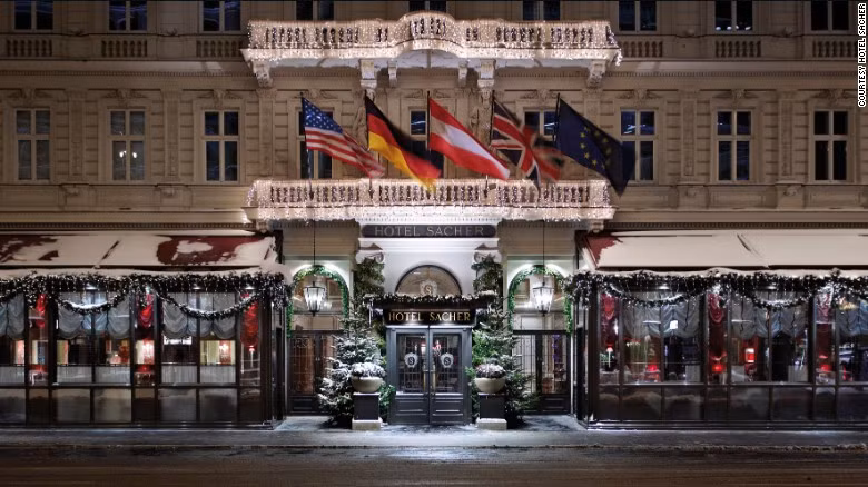 Khách sạn Sacher ở Vienna, Áo, luôn đẹp lung linh mỗi dịp Giáng sinh.