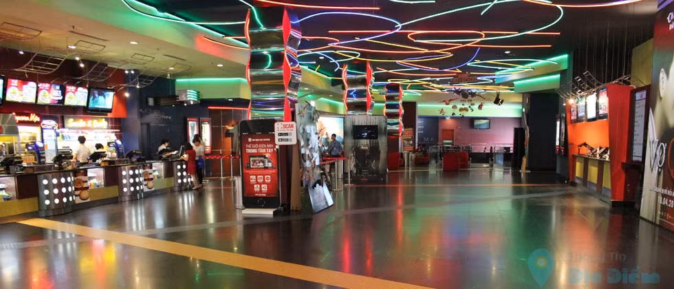 Các dịch vụ cao cấp đi kèm như rạp chiếu phim MegaStar, trung tâm thương mại Parkson, trường học quốc tế Kinderworld, bể bơi, nhà hàng, không gian tổng thể hài hòa… thực sự đã biến Thùy Dương Plaza thành một điểm đến hiện đại bậc nhất của Hải Phòng nói riêng và khu vực Đông Bắc .