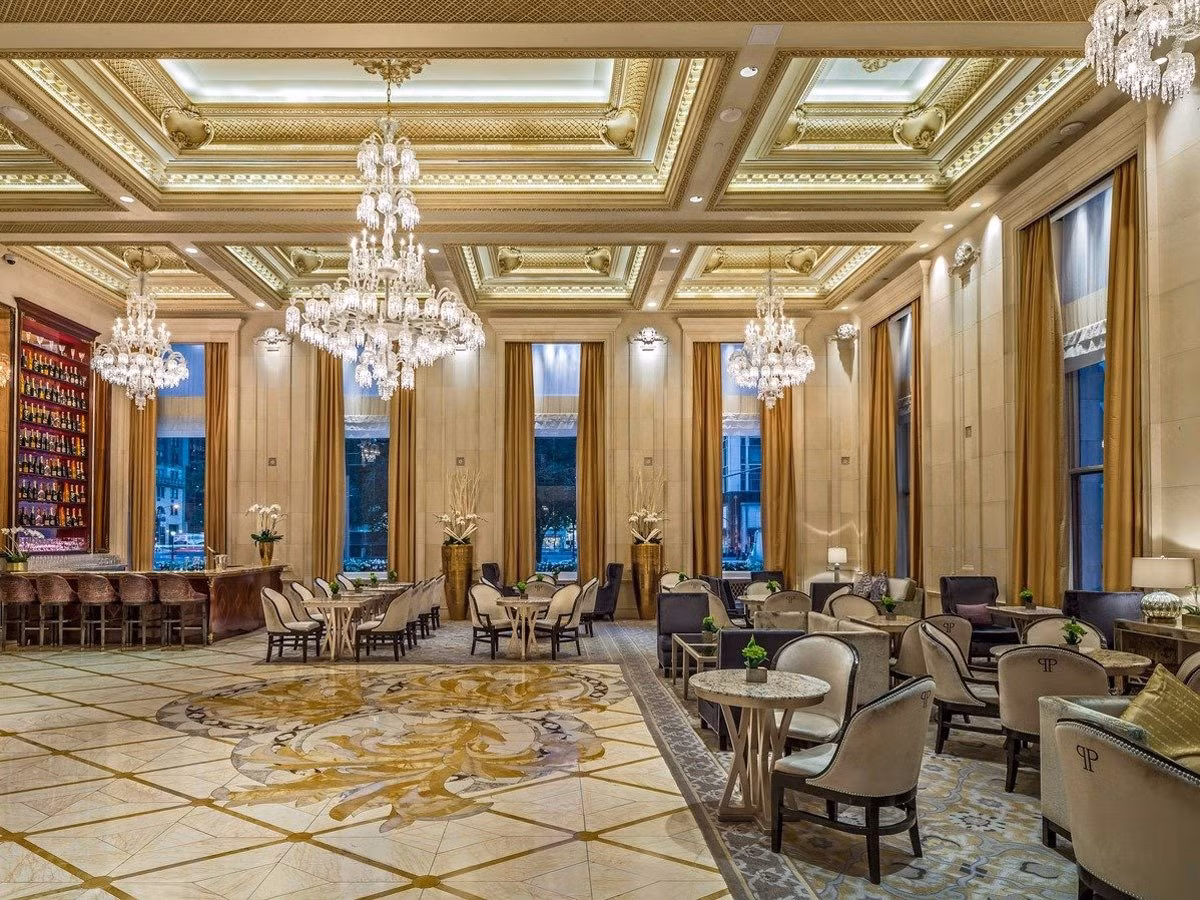 The Champagne Bar từng là địa điểm ăn uống độc đáo nhất của khách sạn Plaza Hotel.