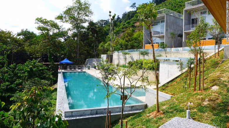 9. Khu nghỉ dưỡng Belum Rainforest Resort là cửa ngõ chính vào khu rừng nhiệt đới 130 triệu năm tuổi Belum-Temengor, một trong những khu rừng nhiệt đới lâu đời nhất trên thế giới. Ngoài các phòng khách sạn và nhà gỗ Mã Lai truyền thống, du khách cũng có thể ở trong một nhà thuyền hoặc một biệt thự sang trọng có tên Villa Tanjung Wan tại khu nghỉ dưỡng 5 sao này.