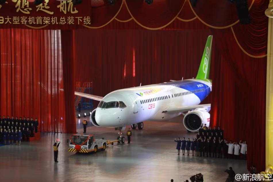 “Hoàn thành chiếc C919 là dấu mốc quan trọng trong sự phát triển của ngành sản xuất máy bay Trung Quốc”, ông Jin Zhuanglong, Chủ tịch COMAC cho biết.