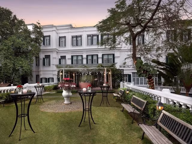 Theo lời giới thiệu của Business Insider, khách sạn Sofitel Legend Metropole có vị trí đắc địa, thuộc khu vực trung tâm Thủ đô gần nhà hát lớn Hà Nội.