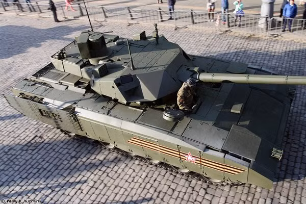Theo ông này, T-14 Armata đã bước vào kế hoạch thử nghiệm ban đầu. "Chúng tôi cũng như quân đội Nga hài lòng với chiếc xe tăng chiến đấu này. UVZ đã bắt đầu các thuộc thử nghiệm hỏa lực với Armata và nó đã cho thấy khả năng chiến đấu cao của mình". Ông cũng nói thêm rằng, thông số kỹ thuật của xe tăng Armata đã được xác nhận qua các bài kiểm tra.