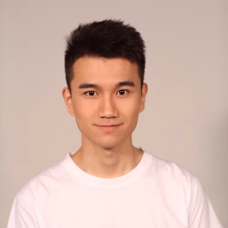 Anh chàng đẹp trai thường xuyên chia sẻ những bộ phim hay, những hình ảnh chụp trong phim lên trang cá nhân để nó lên suy nghĩ của mình.
