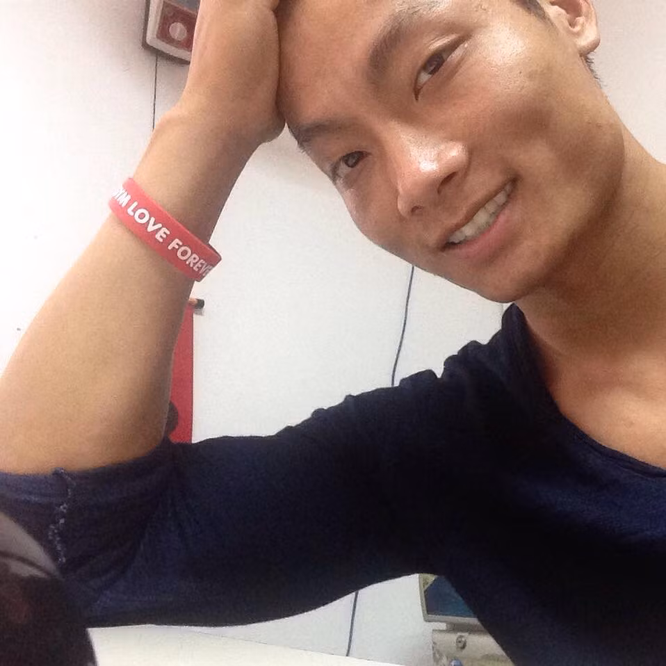"Mình vừa nhận được rất nhiều lời động viên của anh em yêu gym. Hy vọng gym không chỉ thay đổi tôi mà còn giúp các bạn thay đổi bản thân, cuộc sống của mình! Chúc tất cả các bạn có một cơ thể khỏe và đẹp", Đình Hoan chia sẻ.