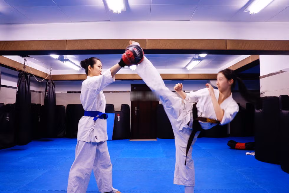 Ngoài tập gym, chơi thể thao, Ryan còn có hứng thú với võ thuật. Cô gái trẻ tập karatedo và là một đối thủ đáng gờm với các học viên cùng lớp.