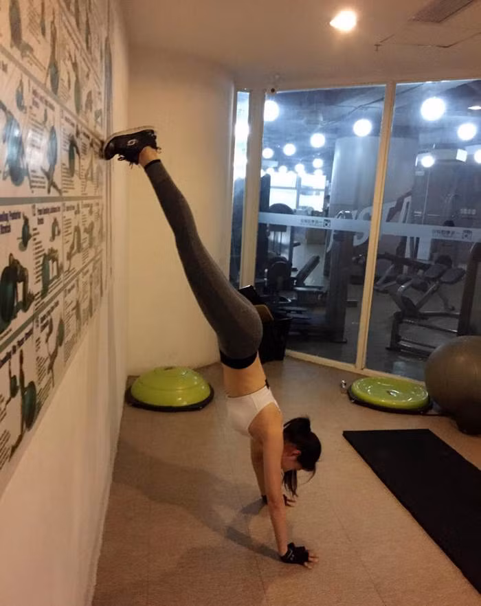 Ngắm thân hình nuột nà của nữ tiếp viên hàng không xinh đẹp.