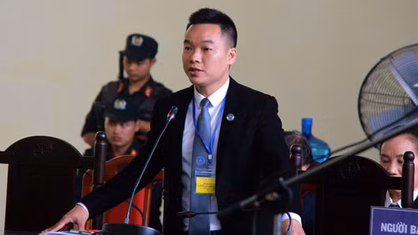 Phan ung cua Phan Sao Nam ve viec phai quay lai nha tu