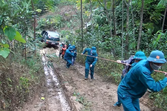 Qua xác minh phát hiện vị trí bom nằm ở khu vực thuộc thôn Cầu Vải cũ, cách tỉnh lộ 163 Yên Bái - Khe Sang khoảng 100 mét. Đây là quả bom do quân đội Mỹ sử dụng trong chiến tranh phá hoại miền Bắc, vào những năm 1968 - 1970, quả bom có vỏ gang, đường kính khoảng 45 cm, dài 1,2 mét. 