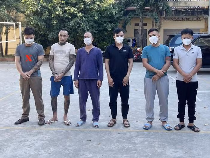Triệt phá ổ nhóm tín dụng đen cho vay với lãi suất "cắt cổ": Ngày 21/11, Công an huyện Hậu Lộc, Thanh Hóa cho biết vừa triệt xóa ổ nhóm tội phạm hoạt động "tín dụng đen" phức tạp trên địa bàn các xã vùng biển của huyện Hậu Lộc do Trịnh Anh Xuân (SN 1987 ở thị trấn Hậu Lộc) cầm đầu. Với lãi suất 5.000 đồng/triệu/ngày, nhóm đối tượng đã cho nhiều người vay tiền, thu lợi bất chính hàng trăm triệu đồng. 