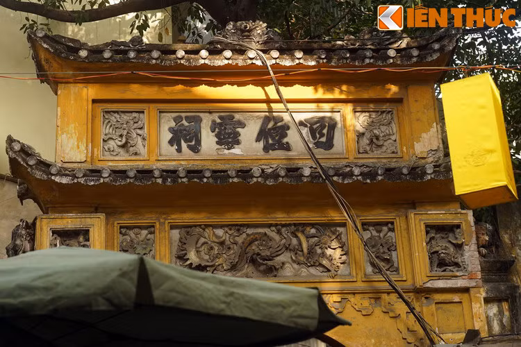 Trong hàng trăm năm tồn tại, chỉ có duy nhất một năm chợ hoa Hàng Lược không họp, đó là Tết Đinh Hợi 1947. Thời điểm ấy, cuộc Kháng chiến toàn quốc vừa bùng nổ, toàn bộ khu phố cổ Hà Nội trở thành một chiến trường khốc liệt giữa Vệ quốc đoàn và quân đội thực dân Pháp.