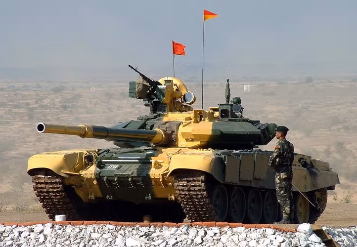 "Các binh sĩ có thể dễ dàng sơ tán, nhưng một số vũ khí hạng nặng như xe tăng không thể nhanh chóng di dời. Điều này dẫn đến việc có nhiều chiếc xe tăng chiến đấu chủ lực T-90 đã bị hư hại trước khi chúng kịp tham gia trận chiến".