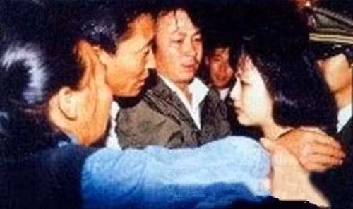 Nữ tử tù xinh đẹp nhất và chuyện tình yêu bi thảm phía sau - Hình 3 Nu tu tu xinh dep nhat va chuyen tinh yeu bi tham phia sau-Hinh-3