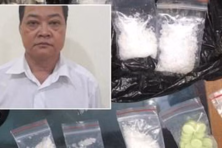  2. Hiệu phó tổ chức "tiệc ma túy" tại trường từng được xem xét làm hiệu trưởng: Ngày 20/9, liên quan đến vụ ông Dương Xuân Kiểm (52 tuổi, là Phó hiệu trưởng phụ trách Trường tiểu học và trung học cơ sở xã An Thắng, huyện Pắc Nặm, tỉnh Bắc Kạn) bị bắt vì tổ chức sử dụng trái phép chất ma túy một lãnh đạo huyện Pắc Nặm cho biết ông Kiểm từng được xem xét làm hiệu trưởng.