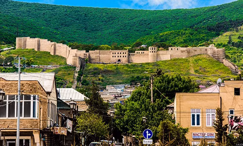 Nằm giữa biển Caspian và dãy núi Caucasus, Derbent ở Cộng hòa Dagestan được cho là thành phố cổ nhất nước Nga. Với vị trí quan trọng như vậy, Derbent có ý nghĩa chiến lược đối với vùng Caucasus.