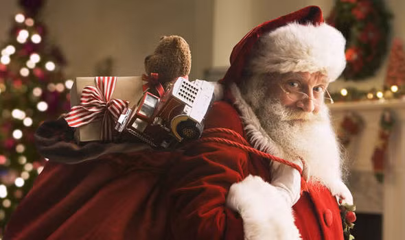 Ông già Noel được gọi bằng những cái tên khác nhau. Ví dụ ở Đức, ông già Noel được gọi là Kriss Kringle, ở Italy là Le Befana, người Pháp thì gọi là Pere Noel và Deushka Moroz ở Nga.