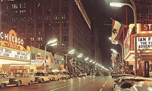 Đường phố Chicago trang hoàng rực rỡ.