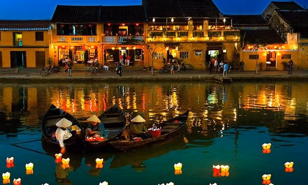 Trang web du lịch nổi tiếng thế giới TripAdvisor công bố danh sách 25 điểm đến tốt nhất thế giới 2017, trong đó, Hội An của Việt Nam xếp thứ 13.