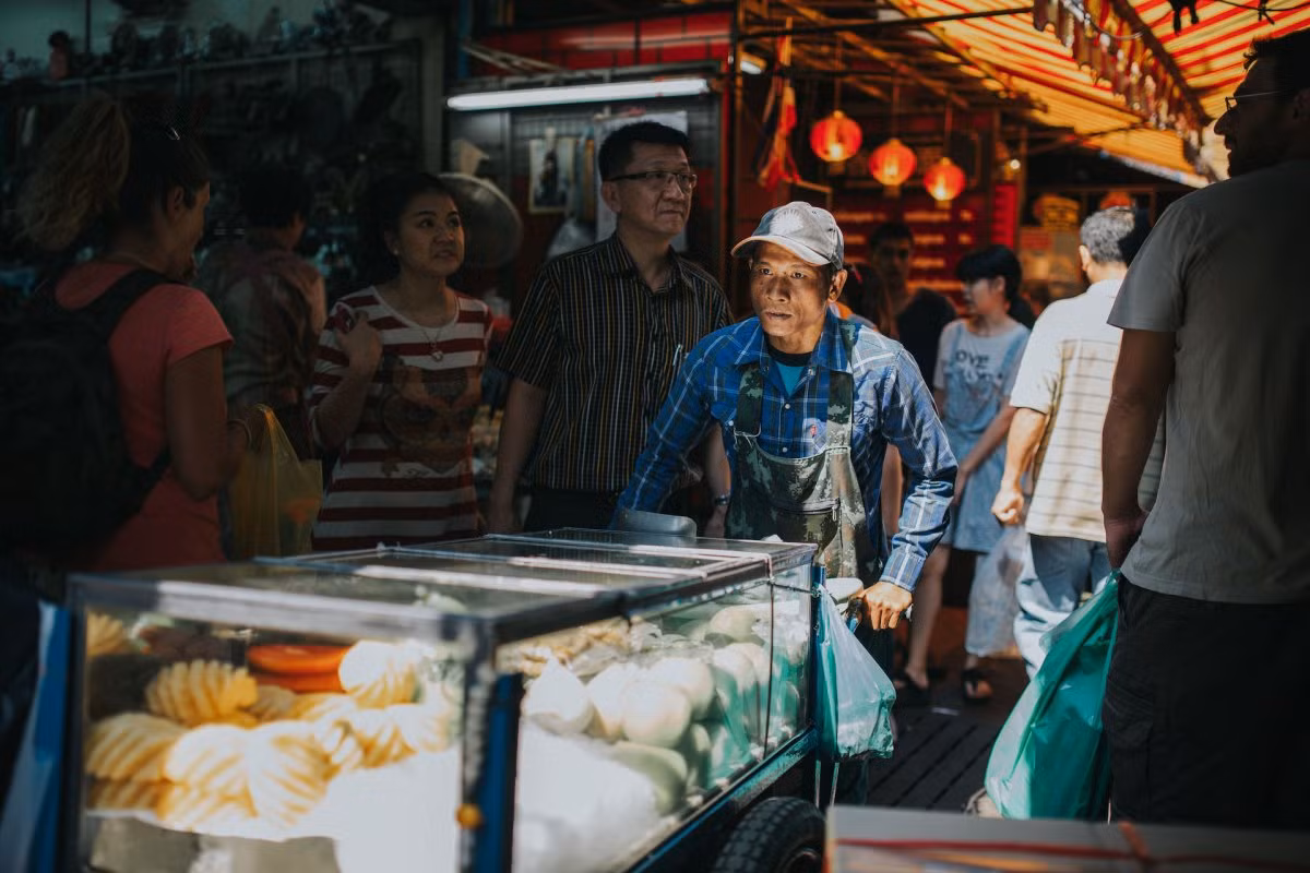 94% dân số Thái Lan là người Thái, 4% là người Hoa. 2% còn lại là những nhóm người khác.