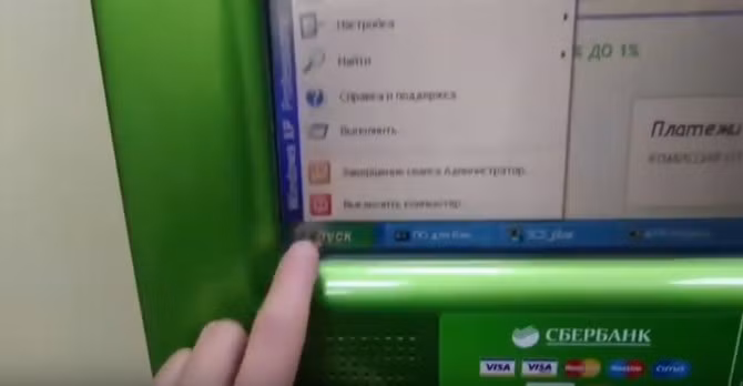 Trong video, người dùng này đã có thể truy cập được vào Start Menu trên Windows XP