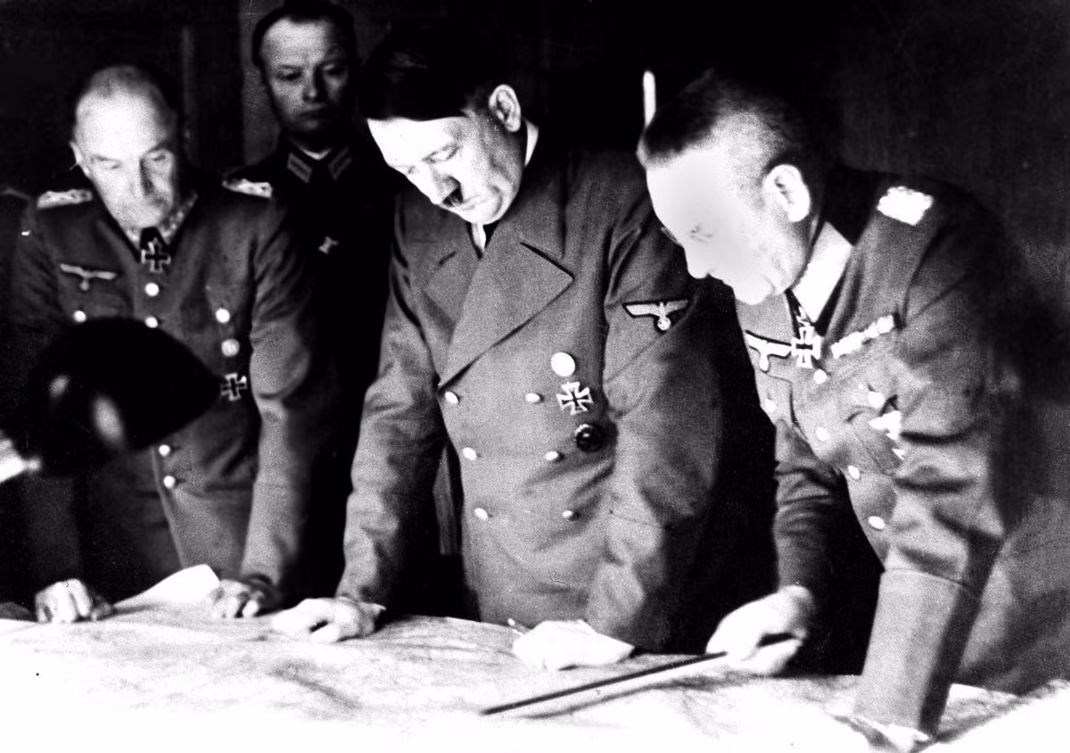Thất bại tại Stalingrad đã báo hiệu sự suy tàn của phát xít Đức. Các nhà sử học gọi trận Stalingrad là “bước ngoặt lịch sử” của Chiến tranh thế giới thứ hai khi mở đầu cho ngày tàn ngày càng đến gần của Đế chế thứ Ba.