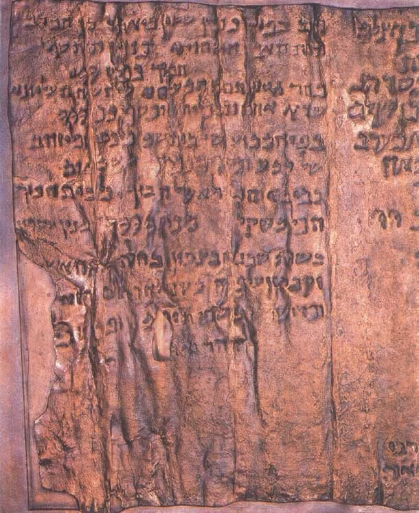 1. Bảng danh sách bằng đồng (Copper Scrolls) là một trong những phát hiện khảo cổ đáng chú ý đi kèm với những bí ẩn khó giải.