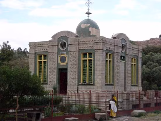 Tuy nhiên, chỉ duy nhất người bảo vệ tài sản này được phép vào bên trong nhà thờ St. Mary of Zion.