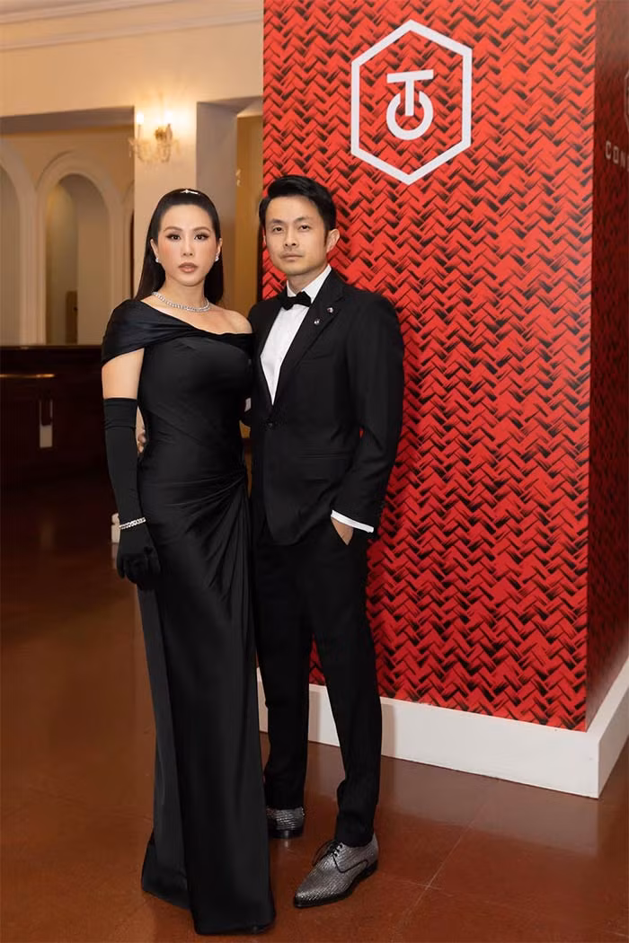 Người đẹp 46 tuổi là doanh nhân thành đạt, bà chủ của chuỗi cửa hàng ăn uống và thẩm mỹ viện.