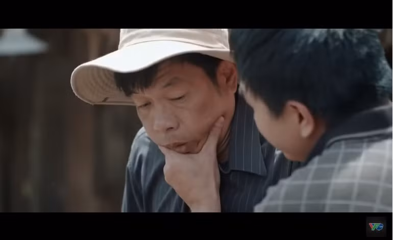 Trên phim, dù vào vai một người đàn ông có ngoại hình dị dạng, ít nói, sống cô đơn từ nhỏ nhưng nhân vật của Thái Hòa lại giàu tình cảm. Anh dám đứng lên bảo vệ cô gái khờ chửa hoang tên Loan rồi trở thành người cha bất đắc dĩ.