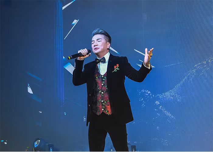 Theo một số nguồn tin, mức cát sê hát đám cưới của Đàm Vĩnh Hưng không dưới 300 triệu đồng. (Ảnh: FBNV)