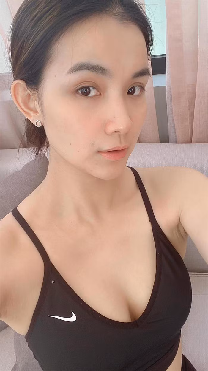 Nhan sắc của Thùy Lâm được khen ngợi bởi dù để mặt mộc, cô vẫn đẹp đến mê hồn.