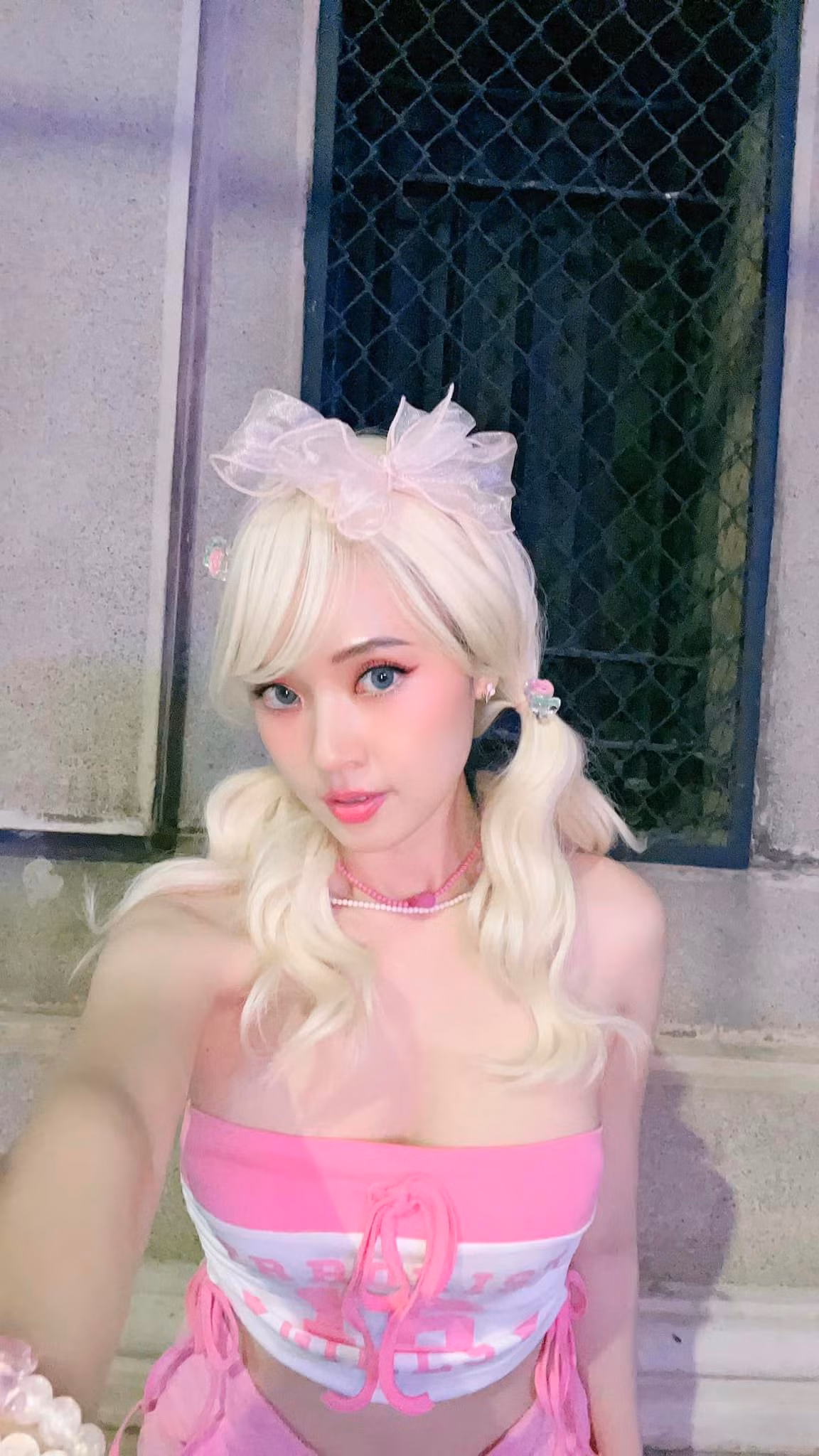 Nàng cựu hot girl Sài thành cosplay thành nhân vật huyền thoại búp bê barbie.