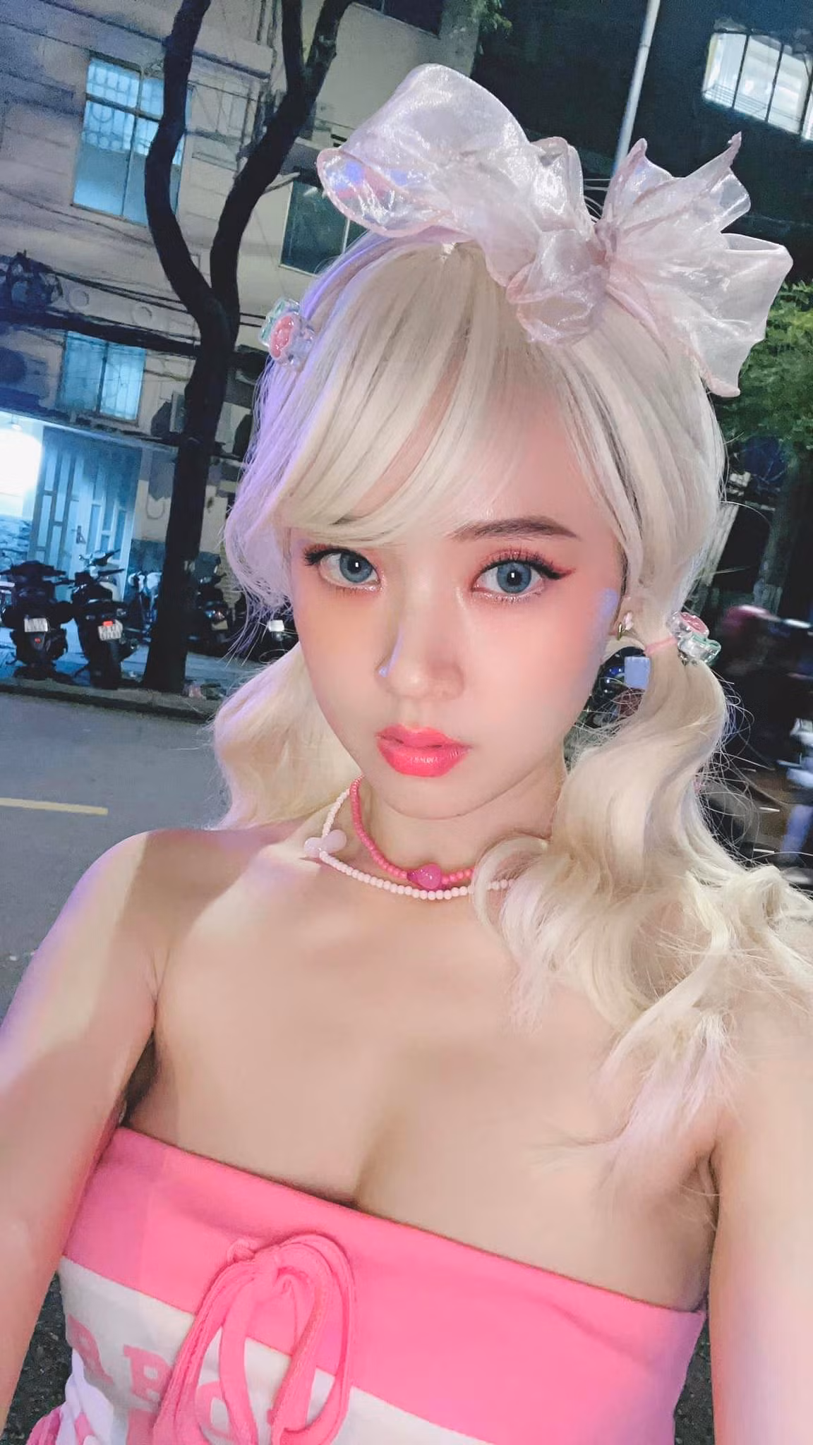  Midu hệt "búp bê sống" với đôi mắt to tròn, nước da trắng mịn.