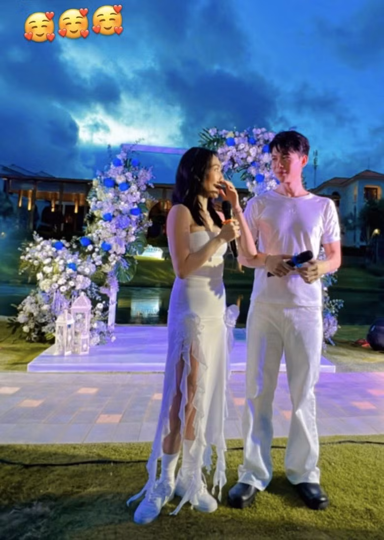Chiếc đầm tu rua cá tính được dự đoán trở thành xu hướng thời trang cuối năm nay.