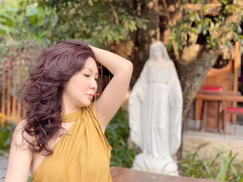Sau ly hôn, Mộng Vân sống cùng ba con. Cô hiện kinh doanh bất động sản.