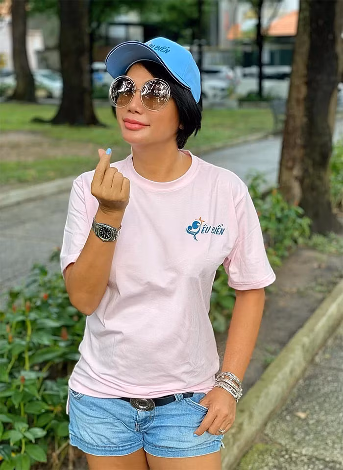 Sau cú sốc tình cảm với một đại gia có tiếng ở Sài Gòn, Kim Khánh không còn tin vào tình yêu, hôn nhân nên đã chọn cuộc sống độc thân suốt bao năm nay.