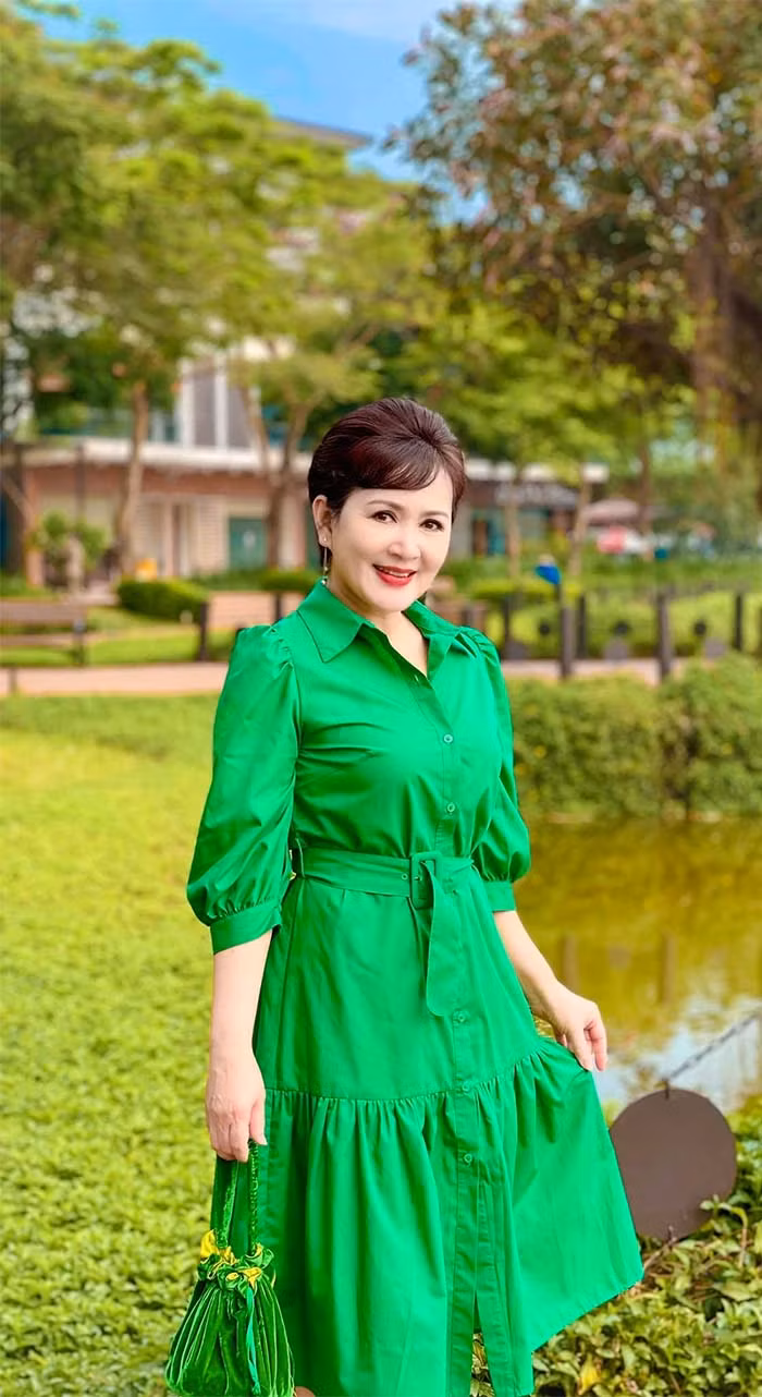 Ở tuổi U60, Minh Hòa vẫn sở hữu làn da, vóc dáng đáng ghen tị.