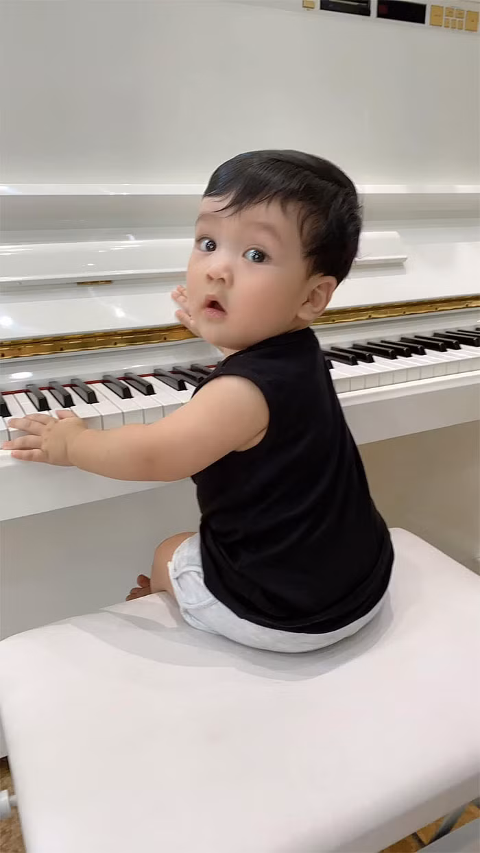 Giọng ca "Xin lỗi tình yêu" tâm sự từ ngày có con trai, anh bớt "ngông", tính tình điềm tĩnh hơn.