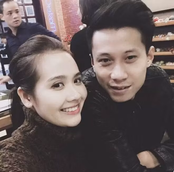 Phan Minh Huyền ly hôn chồng vào năm 2019 và hiện đang sống cùng con trai.