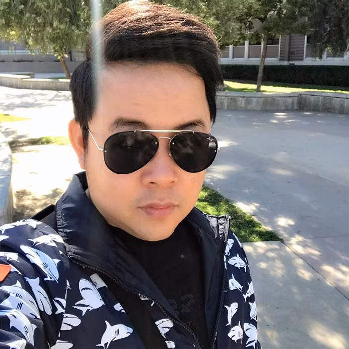 "Nếu ước lượng con số thấp nhất ở thị trường hải ngoại thì mỗi tháng tôi kiếm ít nhất 40.000 USD (hơn 927 triệu đồng). Đó là cát sê của những ngôi sao như tôi, như Lệ Quyên", Quang Lê từng chia sẻ.