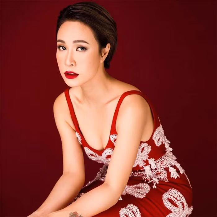 Uyên Linh chia sẻ cô không phải là người vất vả chạy show kiếm tiền bởi cô luôn biết thế nào là đủ.