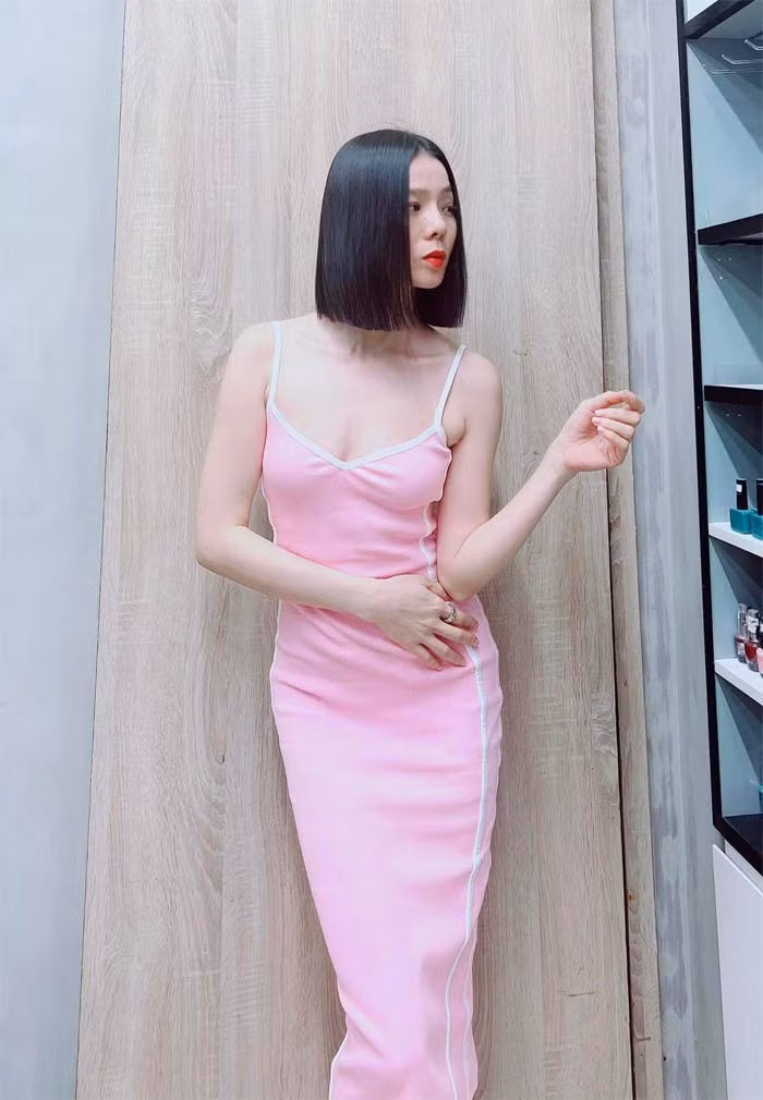 Việc kết hợp giữa tập gym, đi xe đạp, bơi, chạy bộ đã mang lại cho giọng ca "Duyên phận" body vạn người mê.