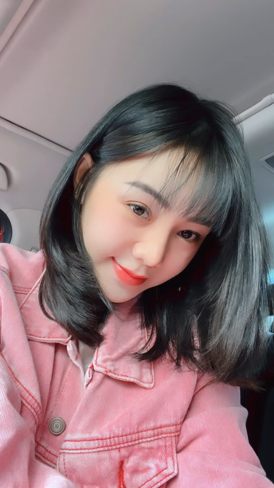 Quỳnh Kool trông trẻ hơn so với tuổi 27 khi để kiểu tóc mới.